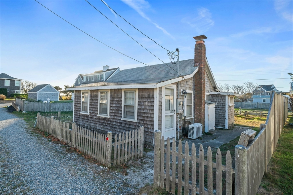 4 Spadoni Rd