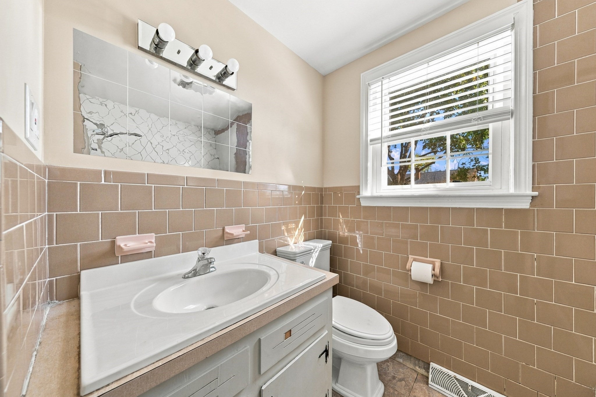 240 Irvington ST, New Bedford, MA, 240 Irvington ST, New Bedford, MA Photo #10
