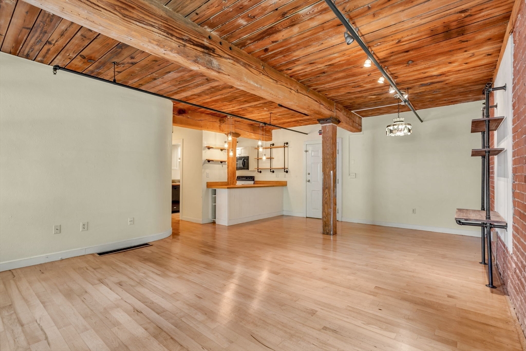 Medway, Massachusetts 02053, United States, 2 Bedrooms Bedrooms, ,2 BathroomsBathrooms,Residential,Pending,158259