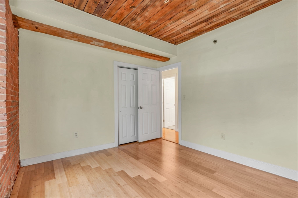 Medway, Massachusetts 02053, United States, 2 Bedrooms Bedrooms, ,2 BathroomsBathrooms,Residential,Pending,158259