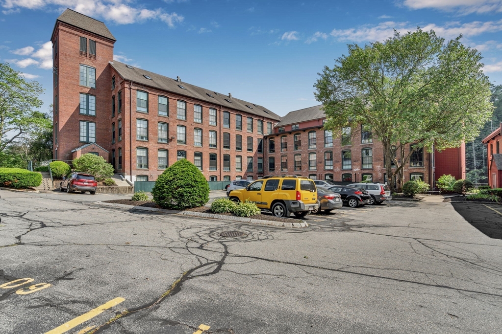 Medway, Massachusetts 02053, United States, 2 Bedrooms Bedrooms, ,2 BathroomsBathrooms,Residential,Pending,158259