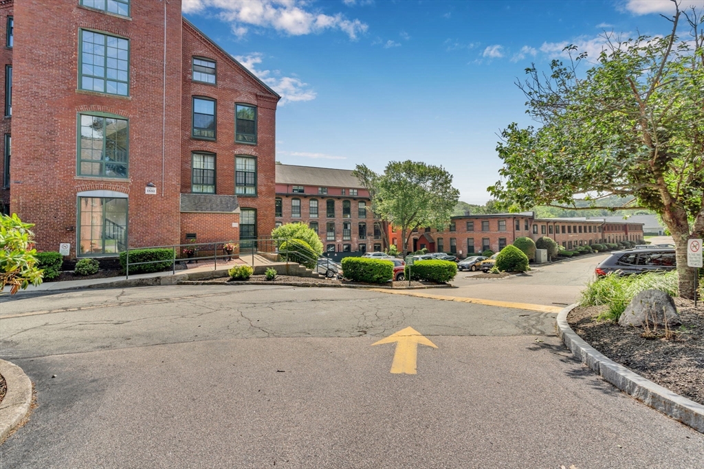 Medway, Massachusetts 02053, United States, 2 Bedrooms Bedrooms, ,2 BathroomsBathrooms,Residential,Pending,158259