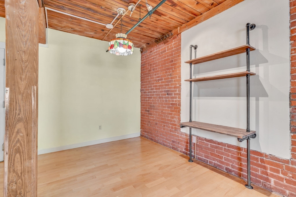 Medway, Massachusetts 02053, United States, 2 Bedrooms Bedrooms, ,2 BathroomsBathrooms,Residential,Pending,158259