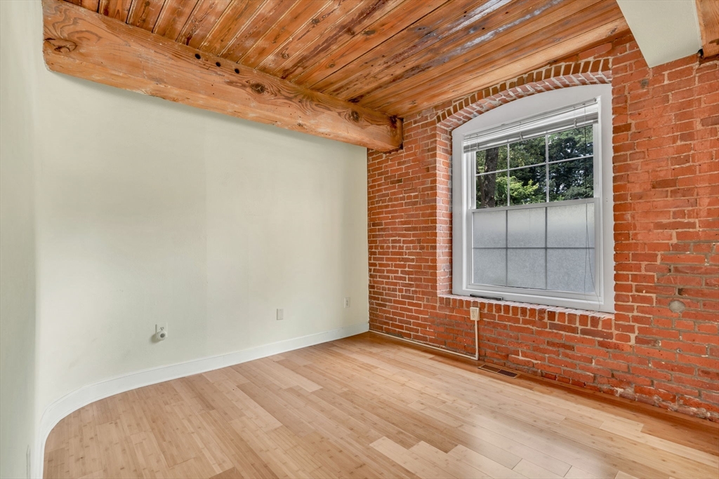 Medway, Massachusetts 02053, United States, 2 Bedrooms Bedrooms, ,2 BathroomsBathrooms,Residential,Pending,158259