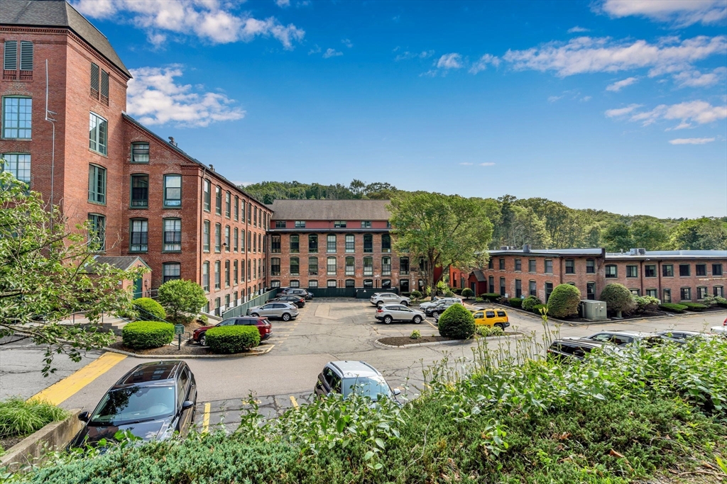 Medway, Massachusetts 02053, United States, 2 Bedrooms Bedrooms, ,2 BathroomsBathrooms,Residential,Pending,158259