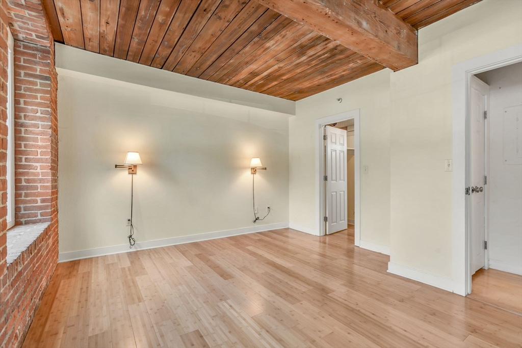 Medway, Massachusetts 02053, United States, 2 Bedrooms Bedrooms, ,2 BathroomsBathrooms,Residential,Pending,158259