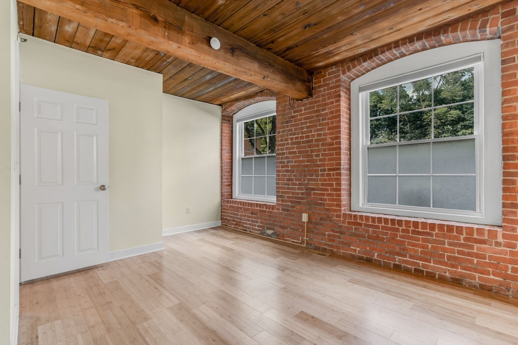 Medway, Massachusetts 02053, United States, 2 Bedrooms Bedrooms, ,2 BathroomsBathrooms,Residential,Pending,158259