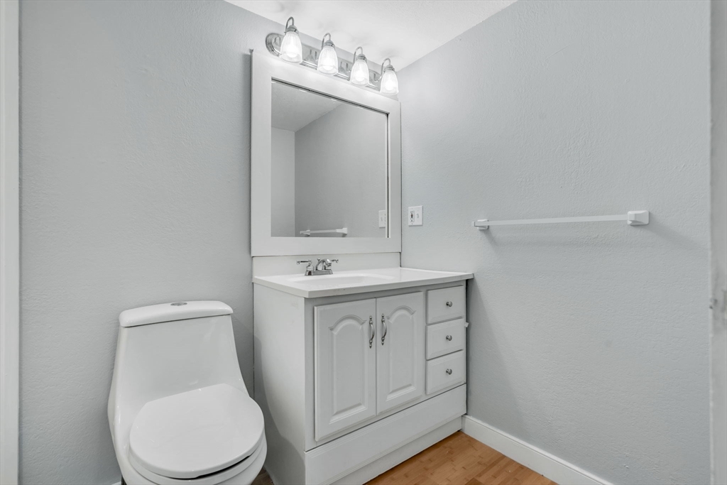 Medway, Massachusetts 02053, United States, 2 Bedrooms Bedrooms, ,2 BathroomsBathrooms,Residential,Pending,158259