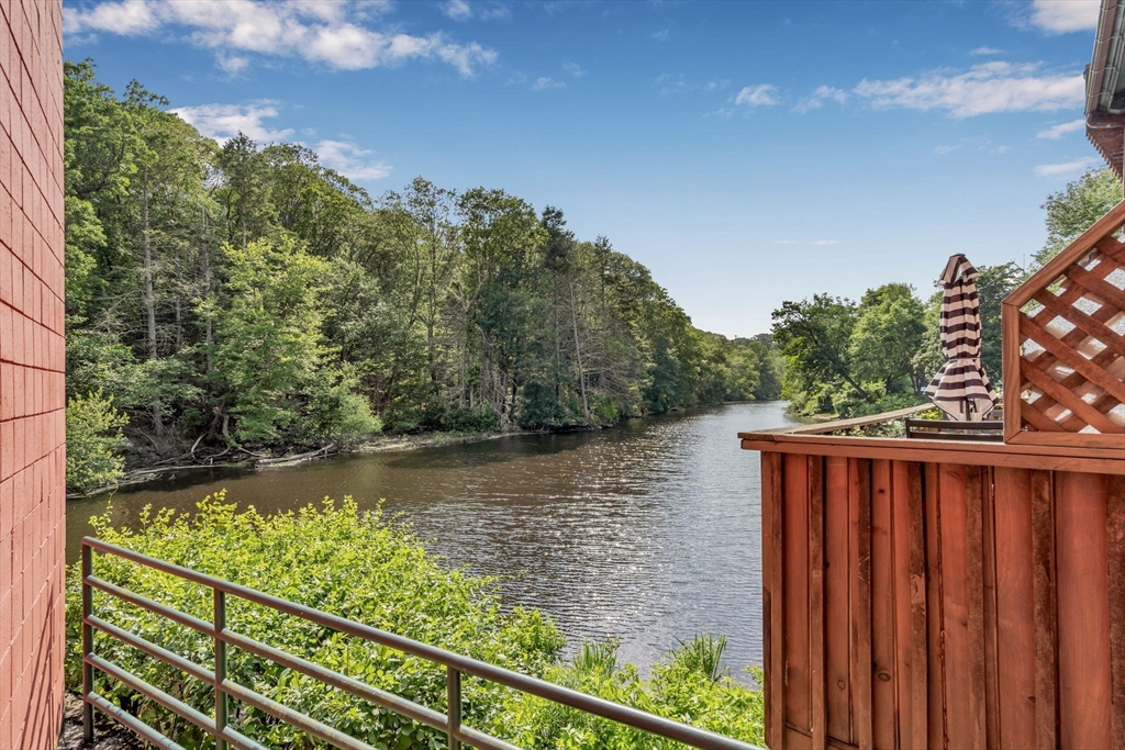 Medway, Massachusetts 02053, United States, 2 Bedrooms Bedrooms, ,2 BathroomsBathrooms,Residential,Pending,158259