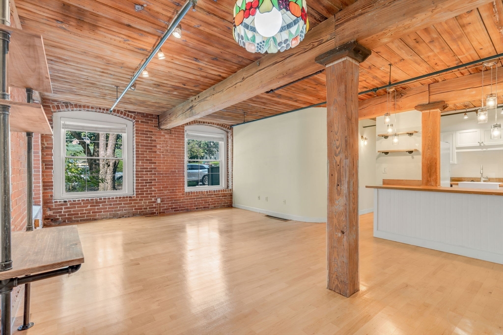 Medway, Massachusetts 02053, United States, 2 Bedrooms Bedrooms, ,2 BathroomsBathrooms,Residential,Pending,158259