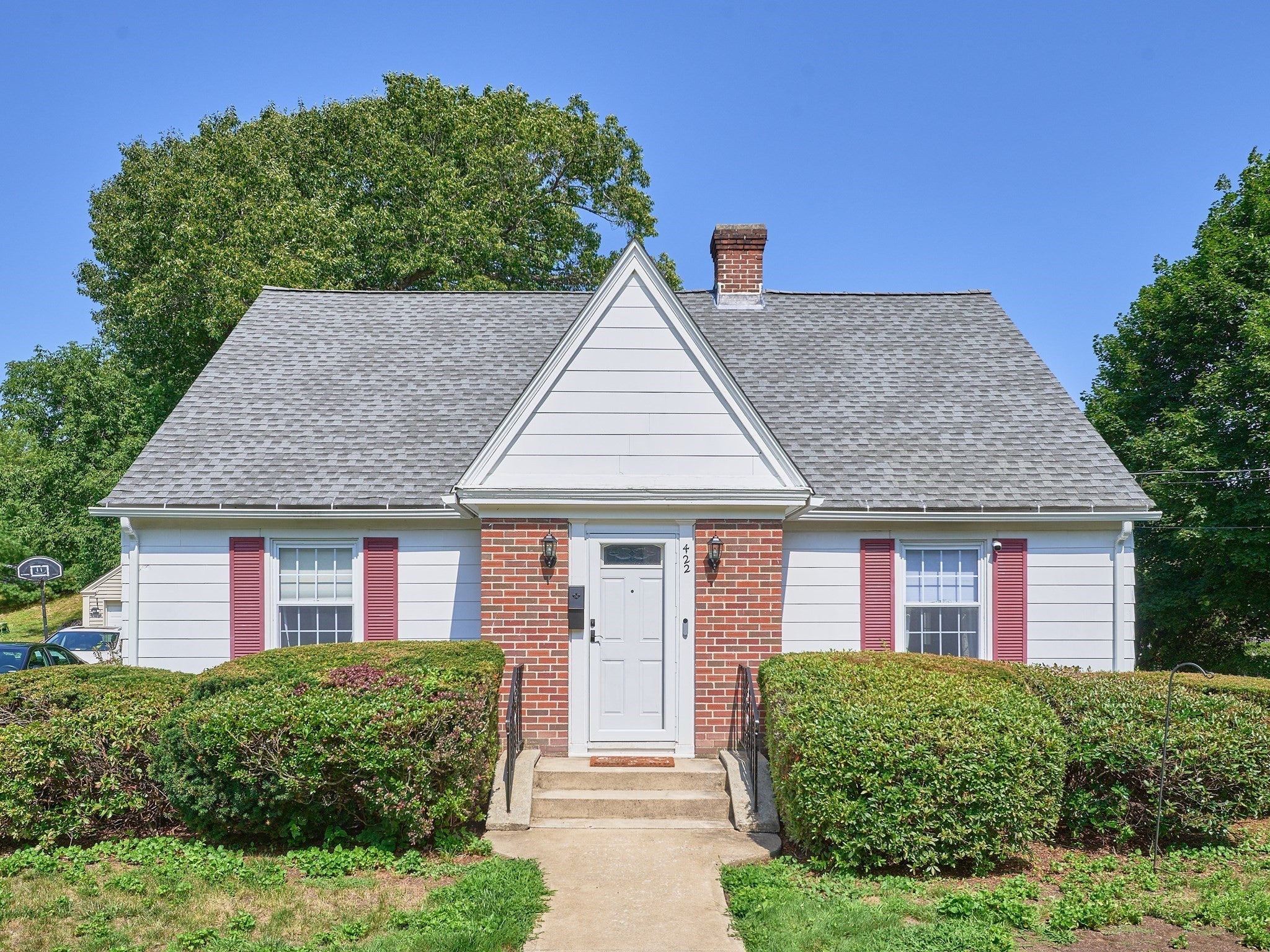 422 Mill St