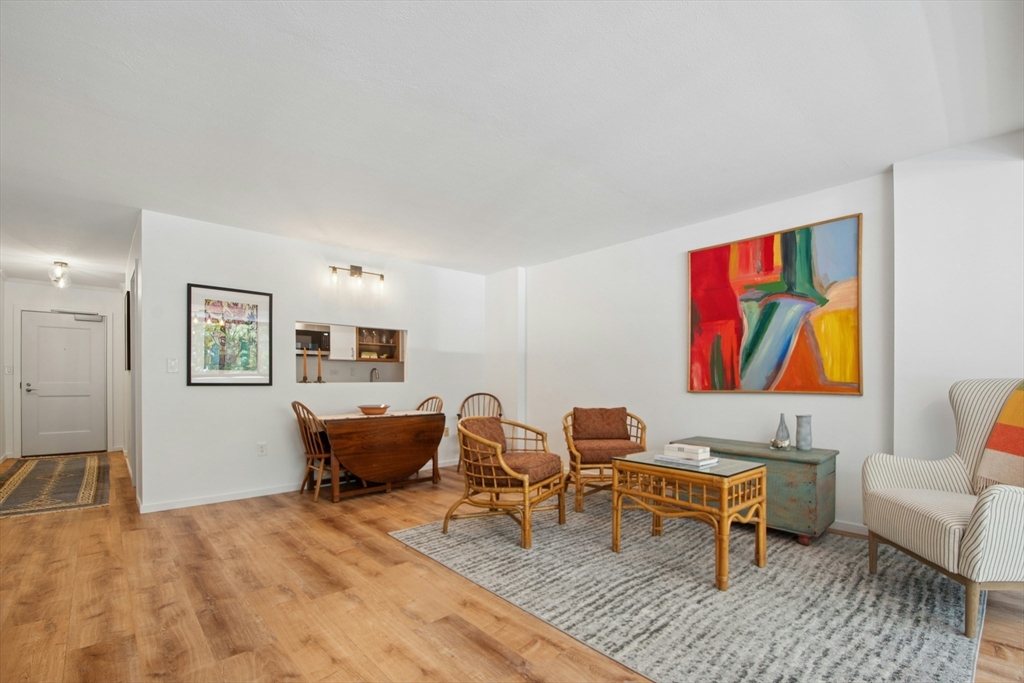 6 Whittier Pl 3L