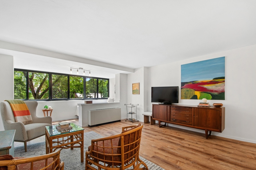 6 Whittier Pl 3L