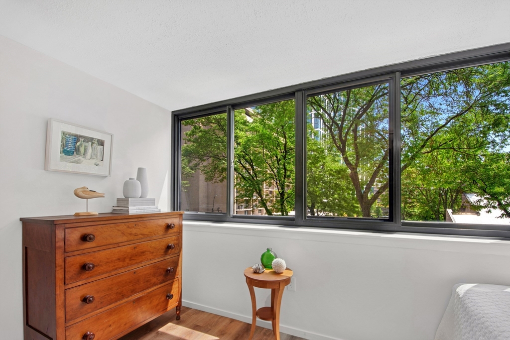 6 Whittier Pl 3L