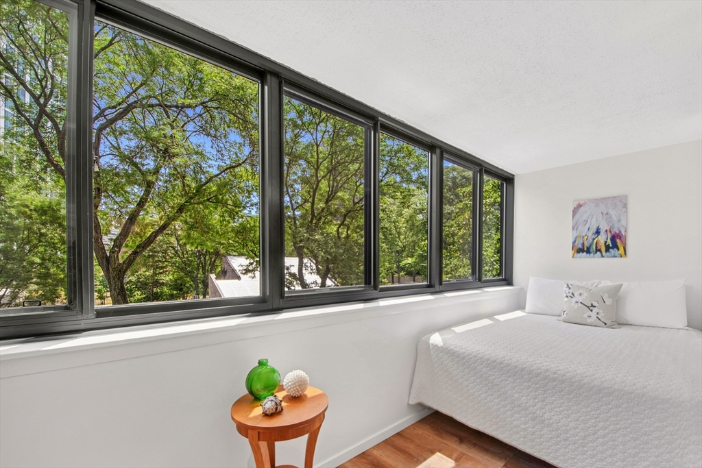 6 Whittier Pl 3L