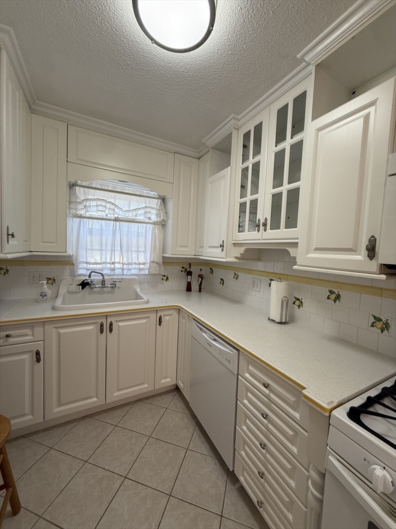 Boston, Massachusetts 02135, United States, 2 Bedrooms Bedrooms, ,1 BathroomBathrooms,Residential,Active,211819