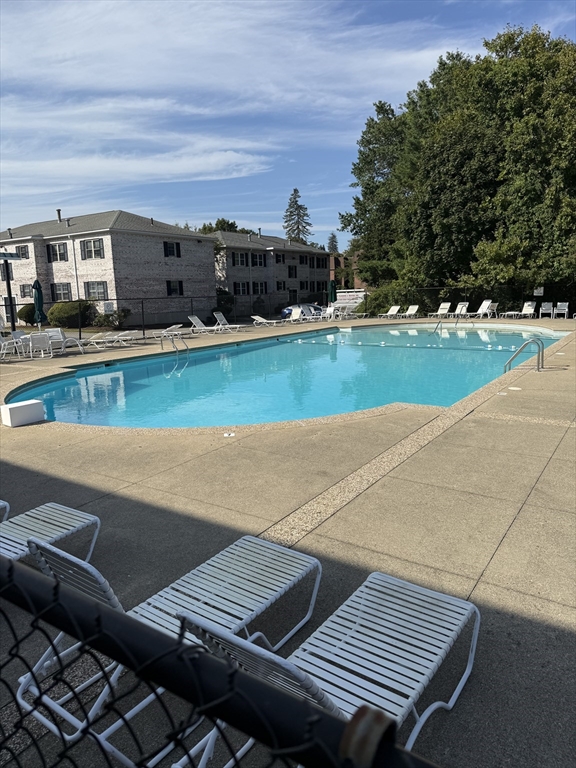 Boston, Massachusetts 02135, United States, 2 Bedrooms Bedrooms, ,1 BathroomBathrooms,Residential,Active,211819