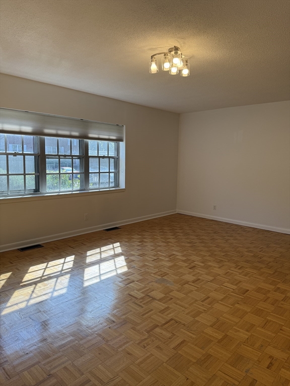 Boston, Massachusetts 02135, United States, 2 Bedrooms Bedrooms, ,1 BathroomBathrooms,Residential,Active,211819