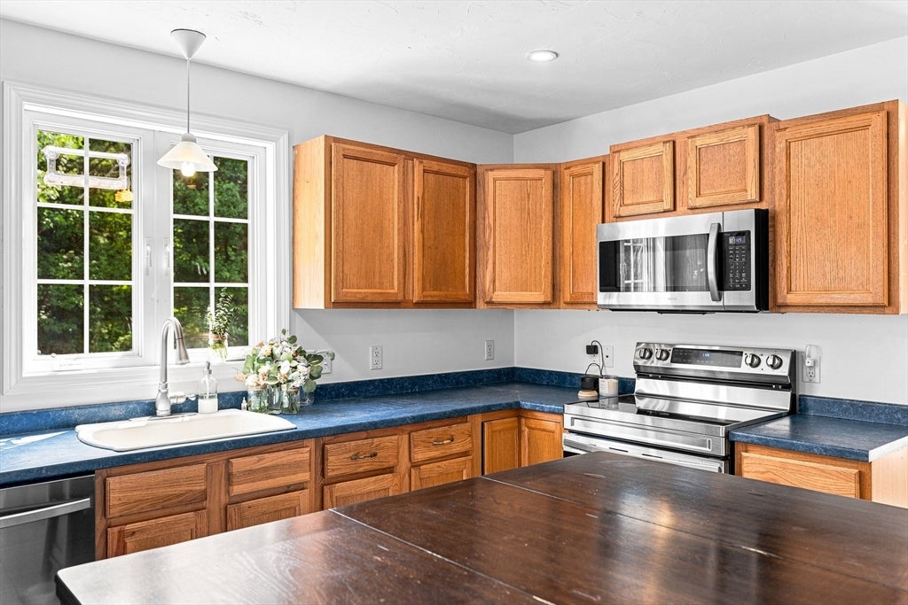 21 Forestview Dr, Fairhaven, MA, 21 Forestview Dr, Fairhaven, MA Photo #13