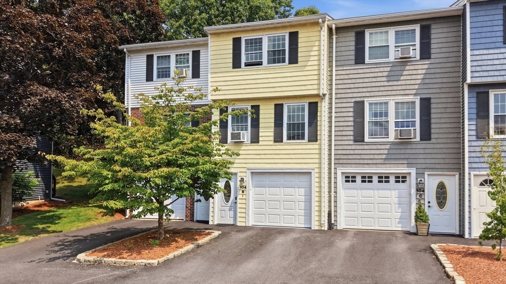 104 Roper St #B, Lowell, MA, 104 Roper St #B, Lowell, MA Photo #1