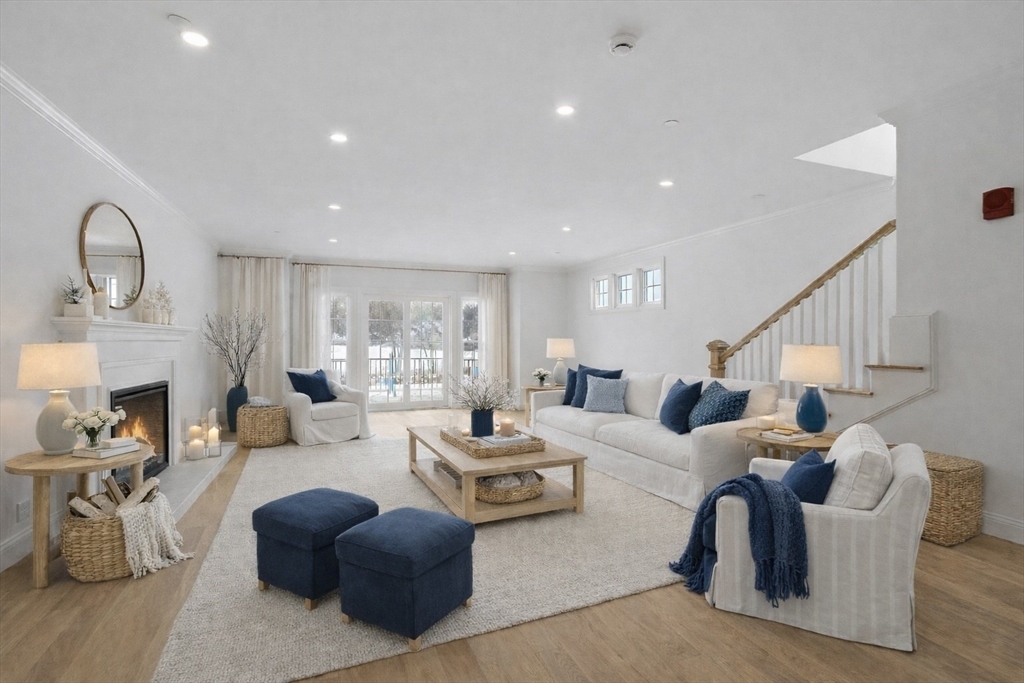 206 W Main St 9