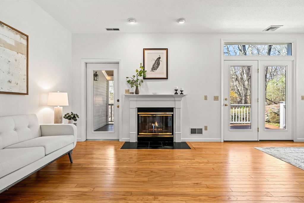 25 Pond Lane 25