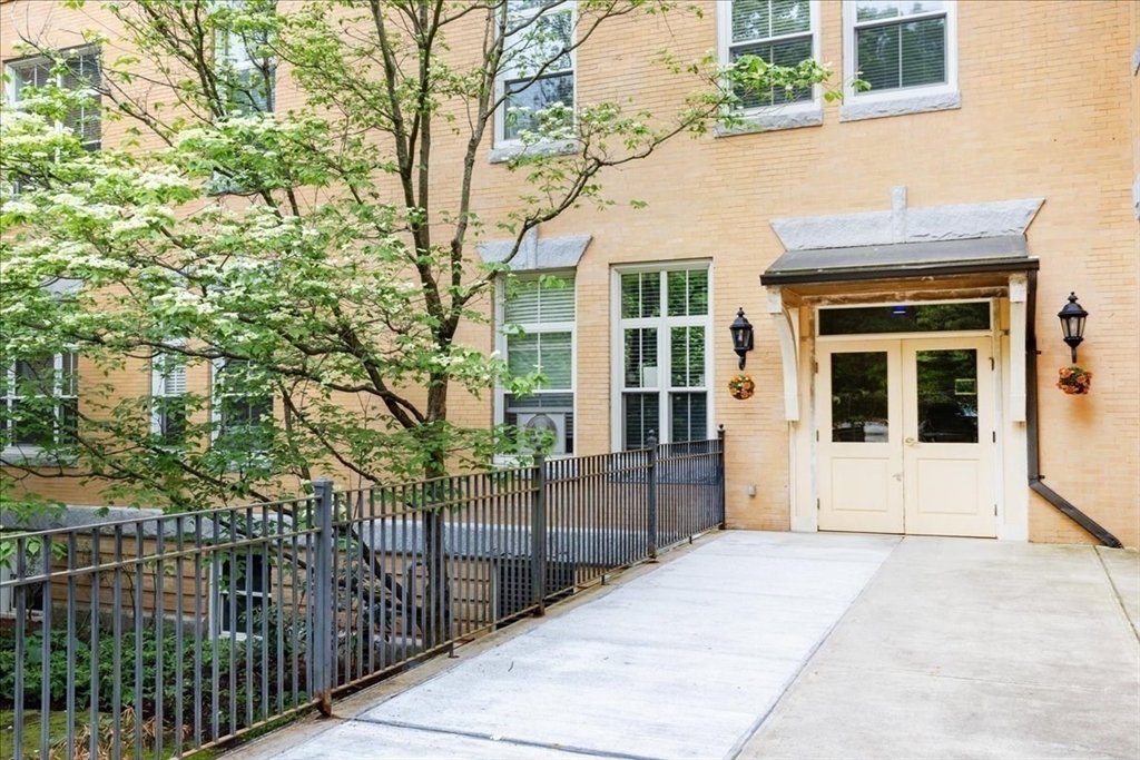 145 Glenwood St. 201