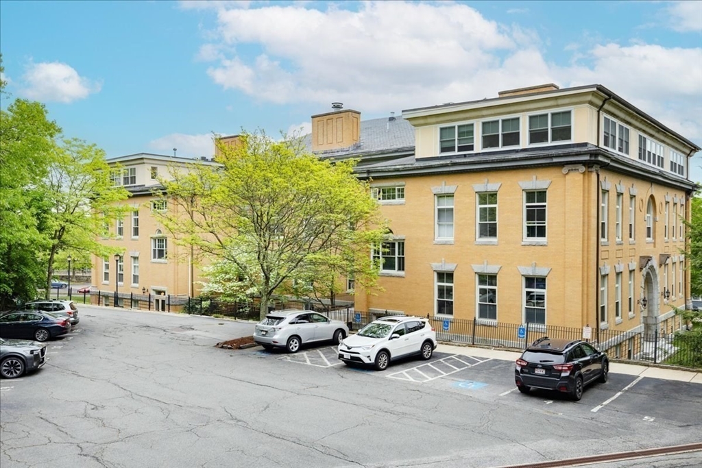145 Glenwood St. 201
