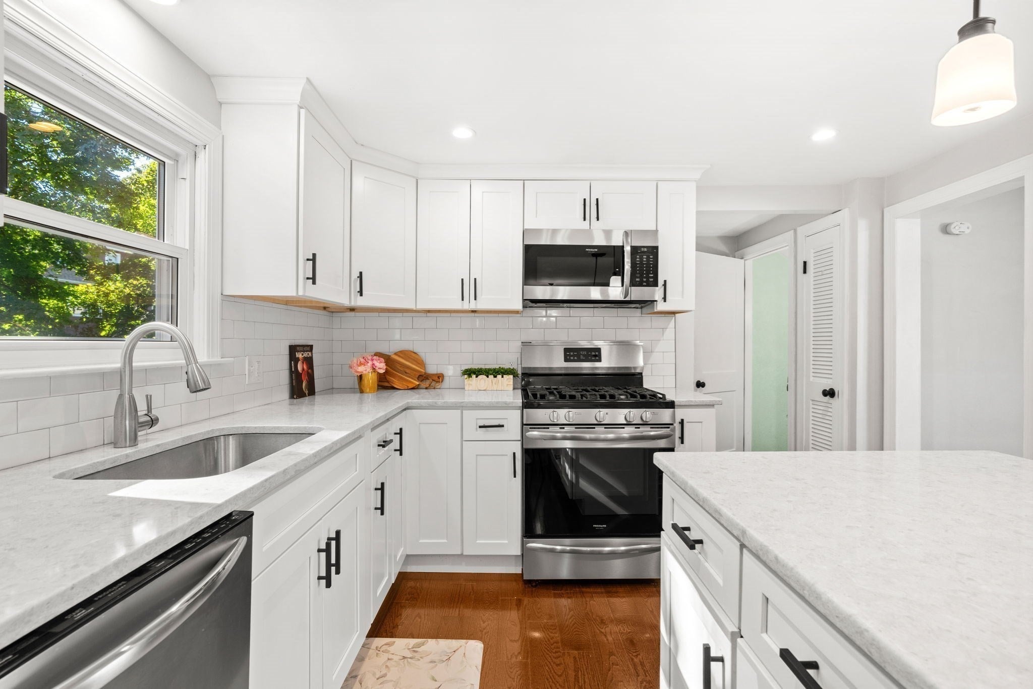 37 Andrews St, Medford, MA Photo #8