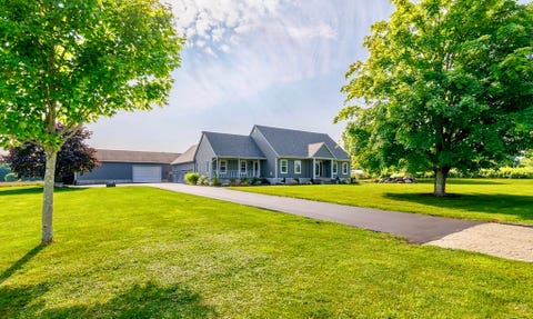 Photo of 950 Glendale RD, Wilbraham, MA 01095 (MLS # 73564067)