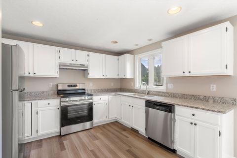 Photo of 33 Fuller Ave #33, Attleboro, MA 02703 (MLS # 73461335)