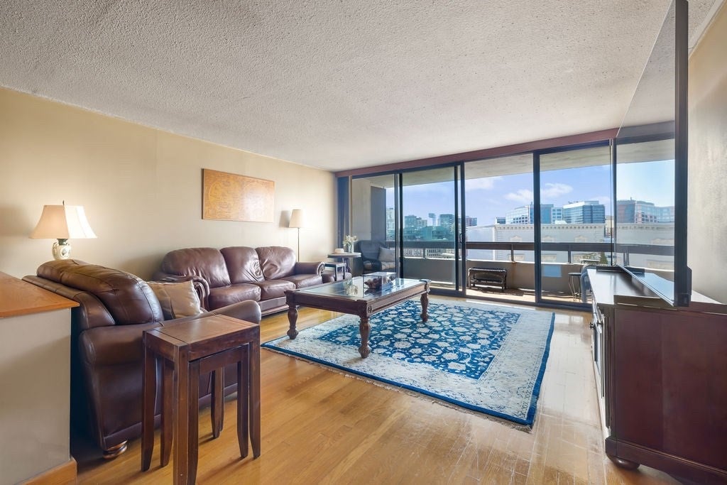 566 Commonwealth AVE
