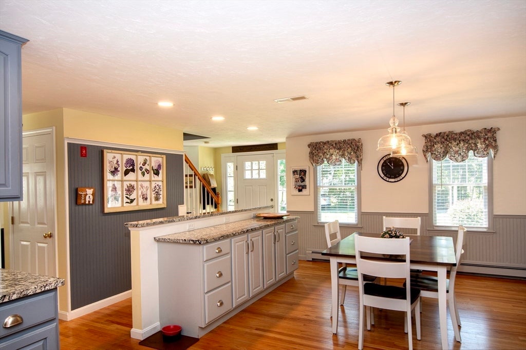26 Pine St, Hanson, MA Photo #11