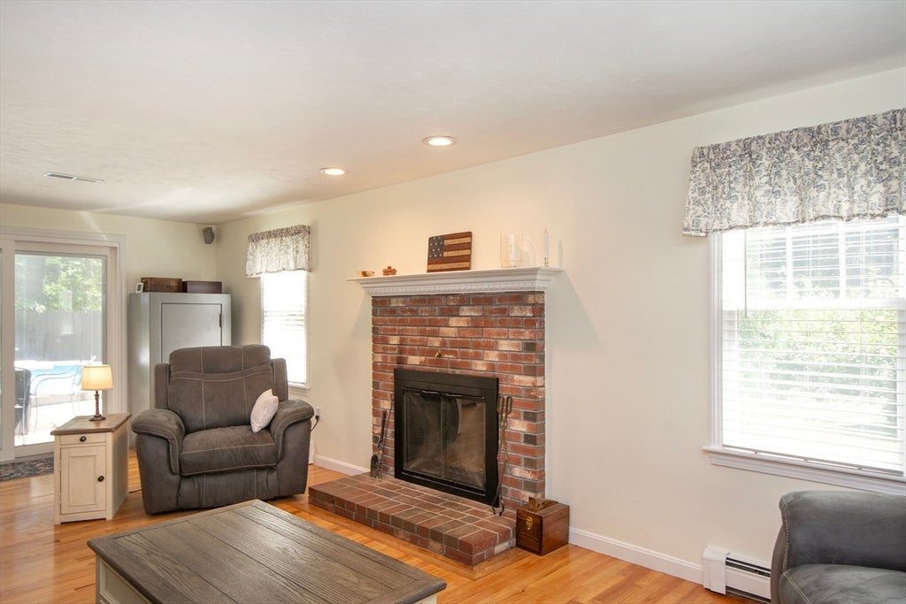 26 Pine St, Hanson, MA Photo #16