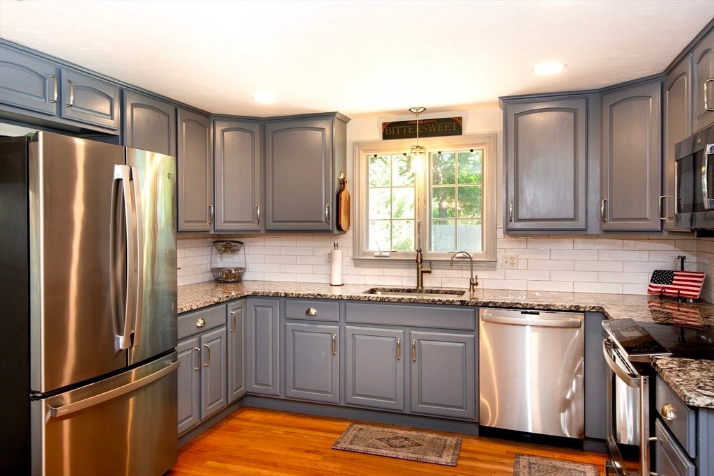 26 Pine St, Hanson, MA Photo #9