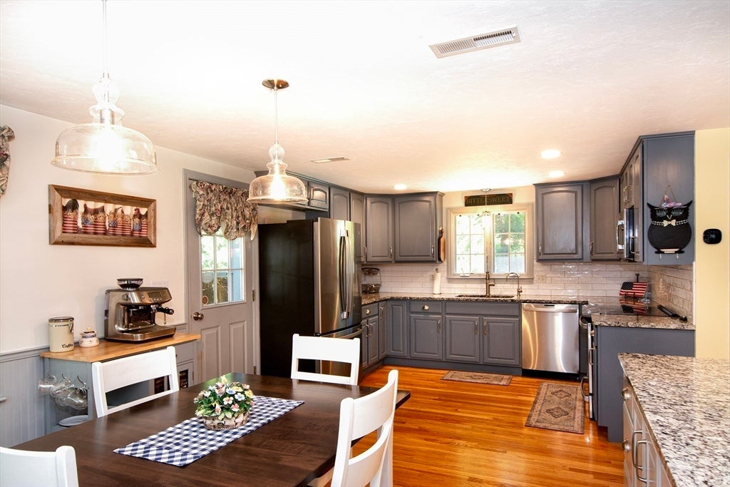 26 Pine St, Hanson, MA Photo #13