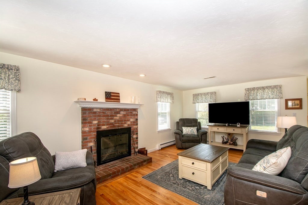 26 Pine St, Hanson, MA Photo #15