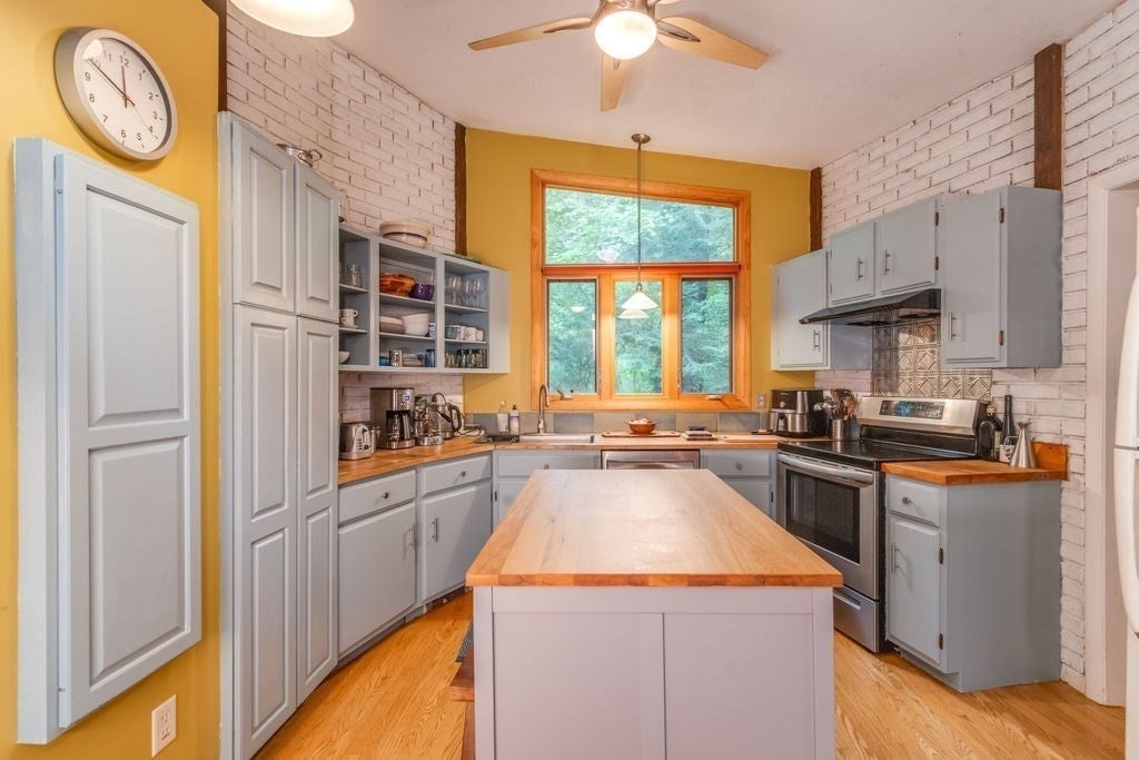 76 Stony Hill Rd, Amherst, MA Photo #3