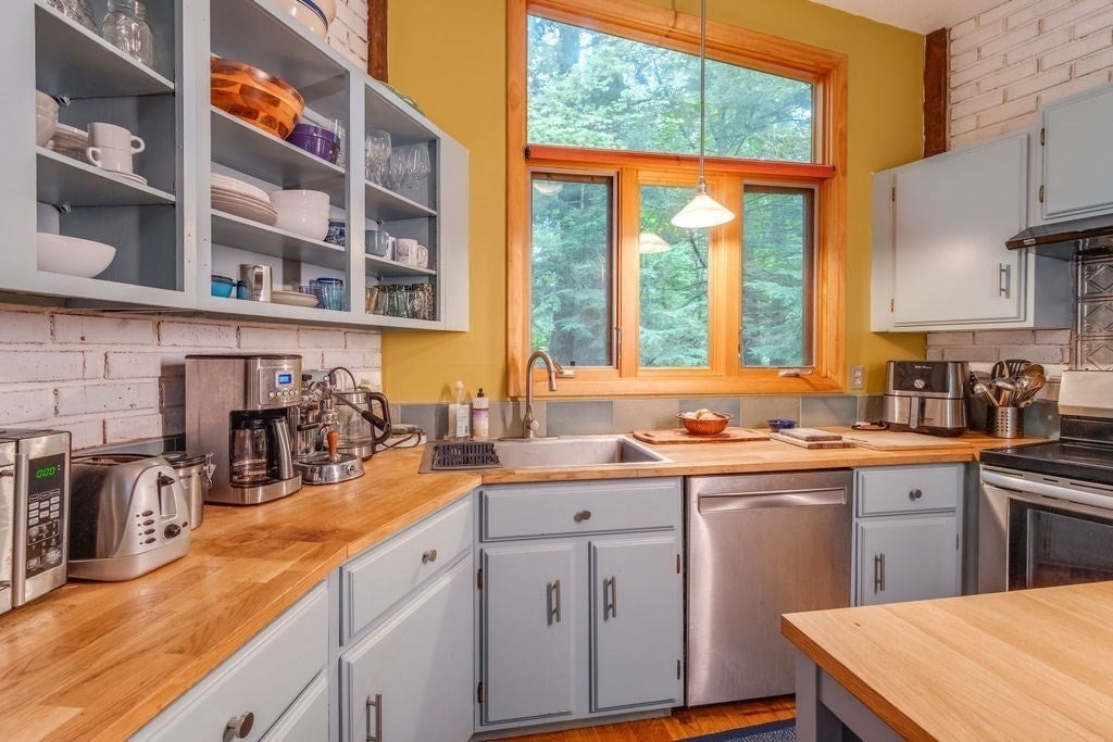 76 Stony Hill Rd, Amherst, MA Photo #4