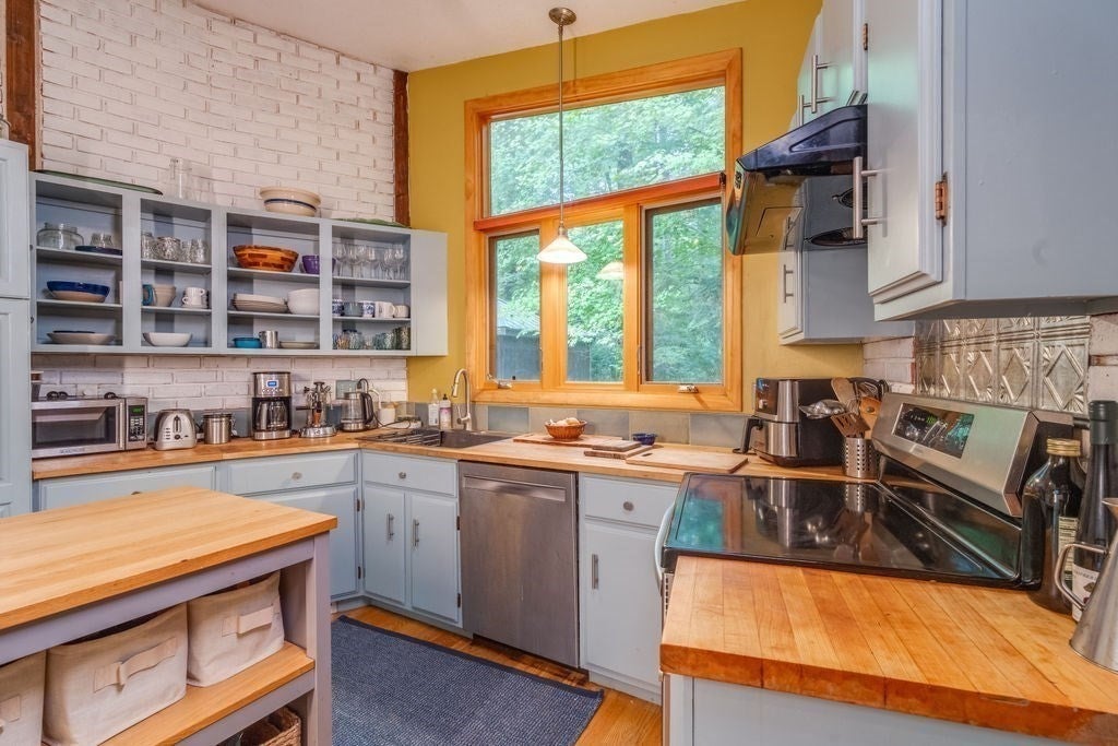 76 Stony Hill Rd, Amherst, MA Photo #5