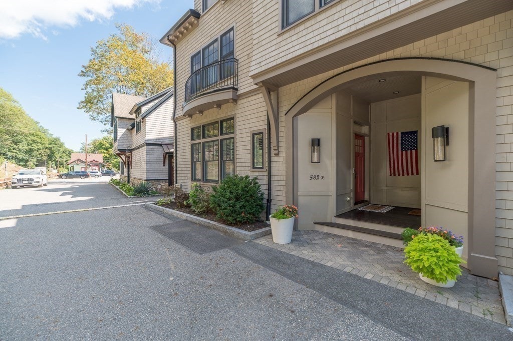 582R Hale St #1, Beverly, MA Photo #28