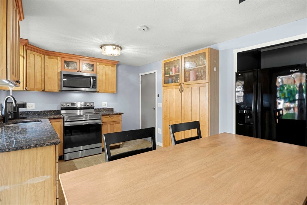 68 Parenteau Dr, Chicopee, MA Photo #8