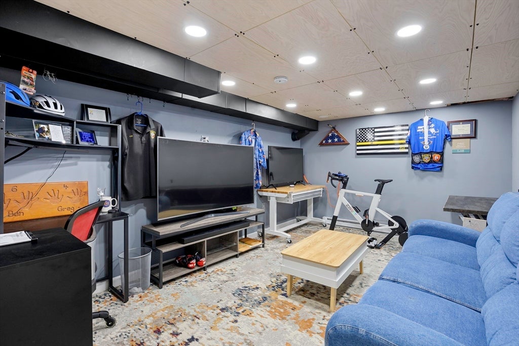 68 Parenteau Dr, Chicopee, MA Photo #25