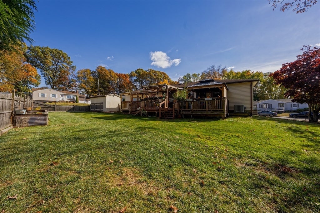68 Parenteau Dr, Chicopee, MA Photo #32