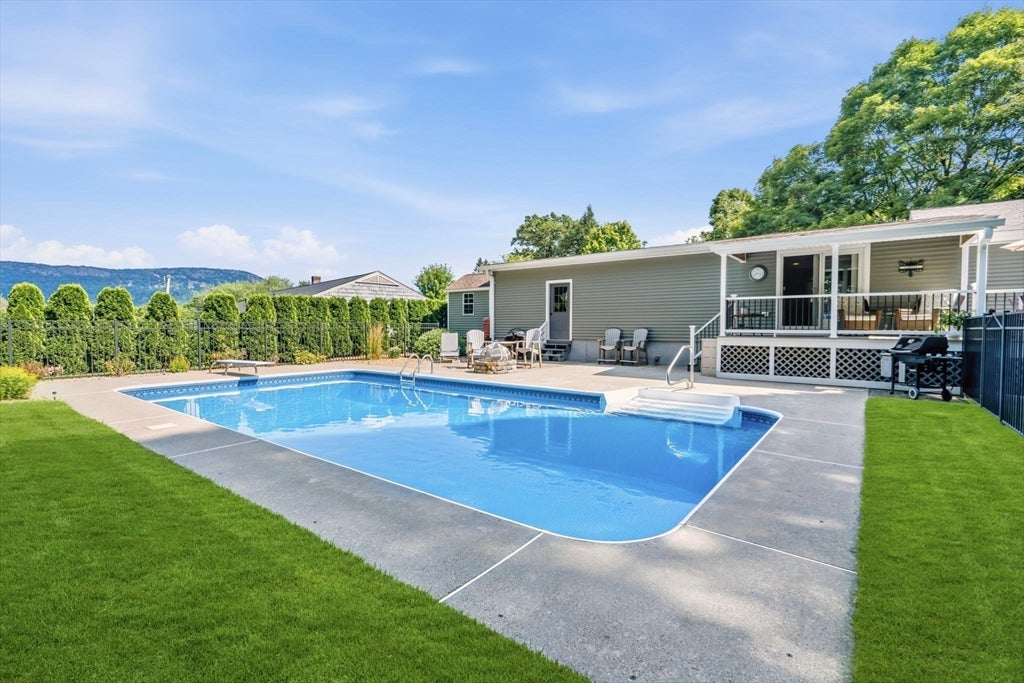 6 W Park Dr