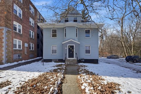 Photo of 226 Fort Pleasant Ave, Springfield, MA 01108 (MLS # 73461478)