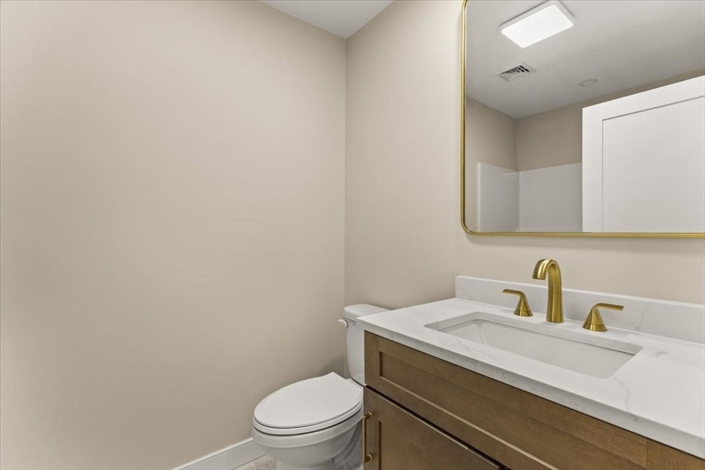 140 Luther Ave, Swansea, MA Photo #16