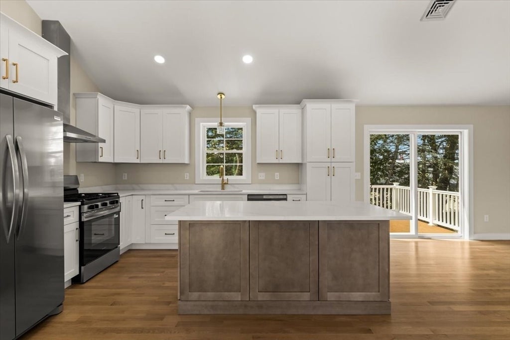 140 Luther Ave, Swansea, MA Photo #7