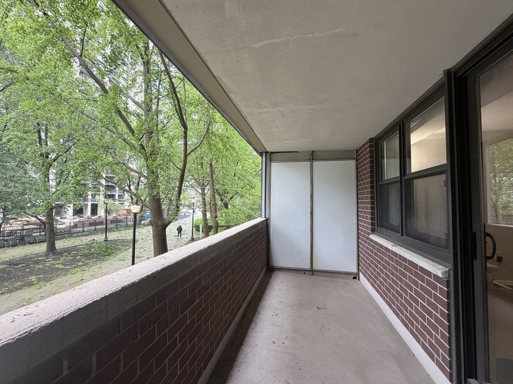 9 Hawthorne Place 2J