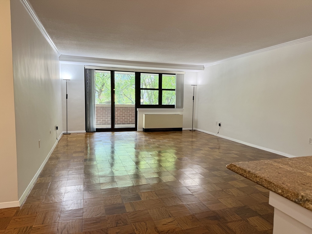 9 Hawthorne Place 2J